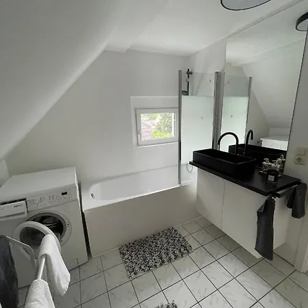 Berg Messe Dg 1zi, K,d,b Parkplatz, W-lan, Homeoffice Apartment Bergisch Gladbach