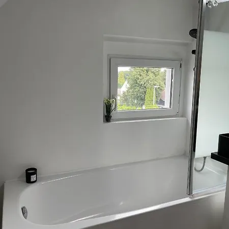 Berg Messe Dg 1zi, K,d,b Parkplatz, W-lan, Homeoffice Bergisch Gladbach