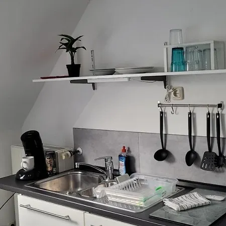 Berg Messe Dg 1zi, K,d,b Parkplatz, W-lan, Homeoffice Apartment *