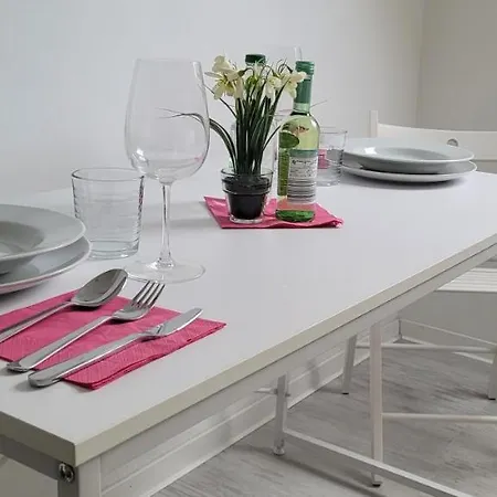 Apartament Berg Messe Dg 1zi, K,d,b Parkplatz, W-lan, Homeoffice